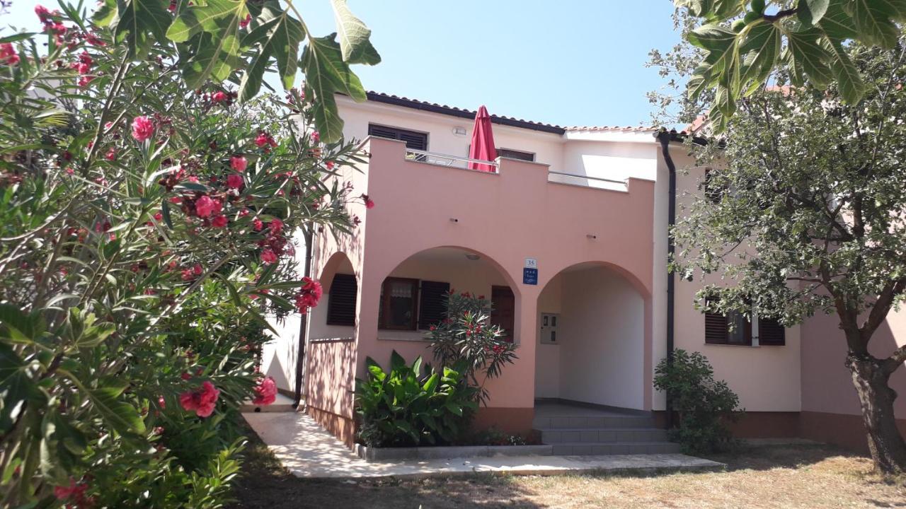 Apartmani Mia Ližnjan Buitenkant foto