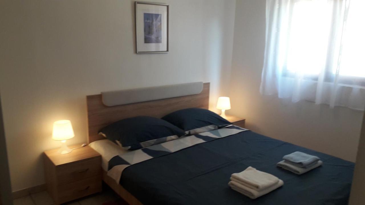 Apartmani Mia Ližnjan Buitenkant foto