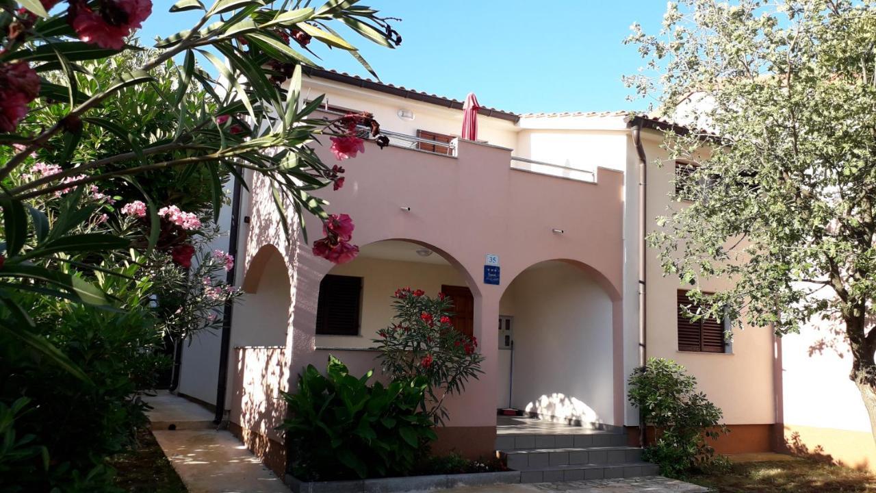 Apartmani Mia Ližnjan Buitenkant foto