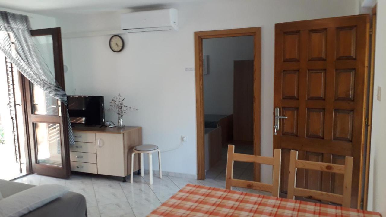 Apartmani Mia Ližnjan Buitenkant foto