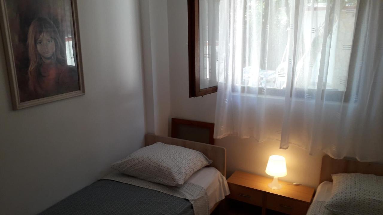 Apartmani Mia Ližnjan Buitenkant foto