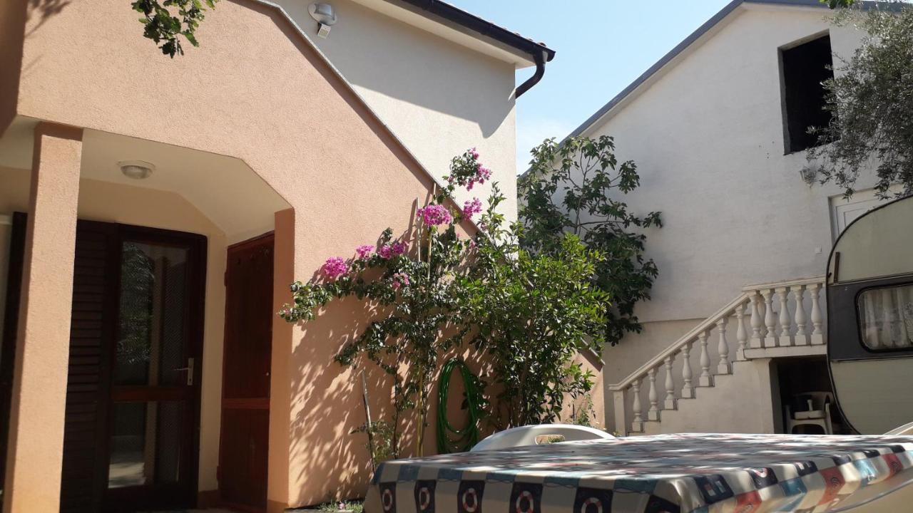 Apartmani Mia Ližnjan Buitenkant foto