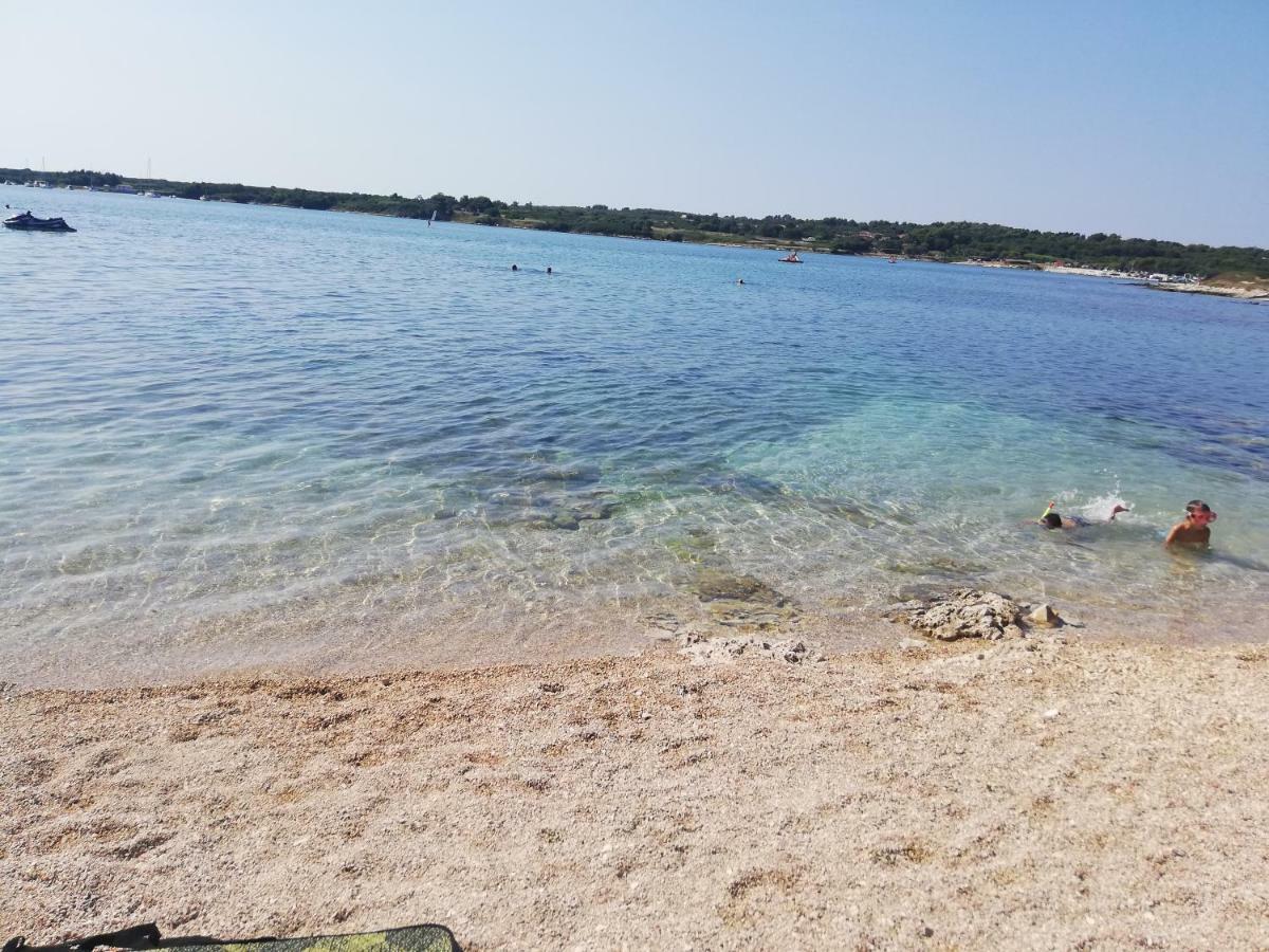 Apartmani Mia Ližnjan Buitenkant foto