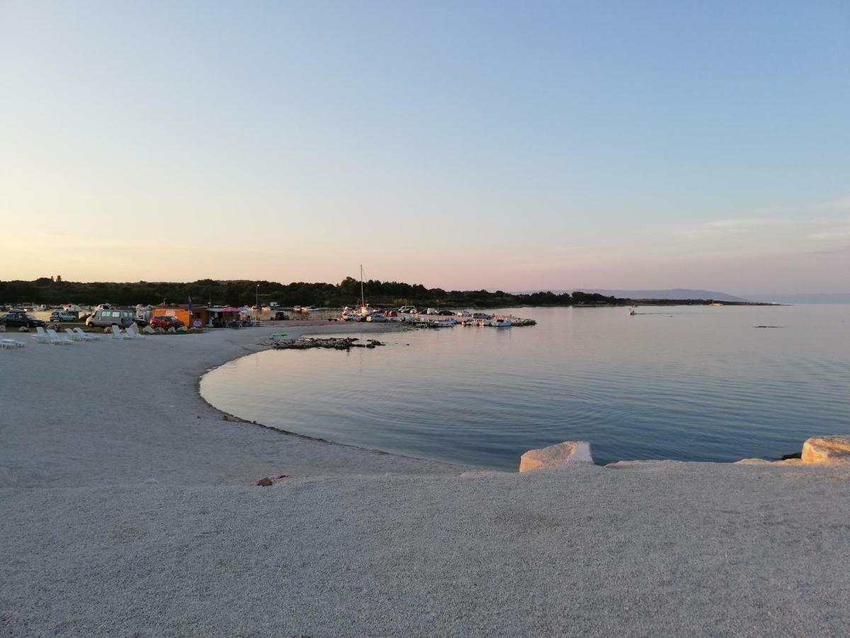 Apartmani Mia Ližnjan Buitenkant foto
