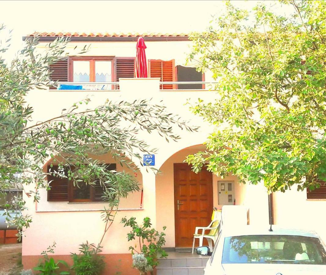 Apartmani Mia Ližnjan Buitenkant foto
