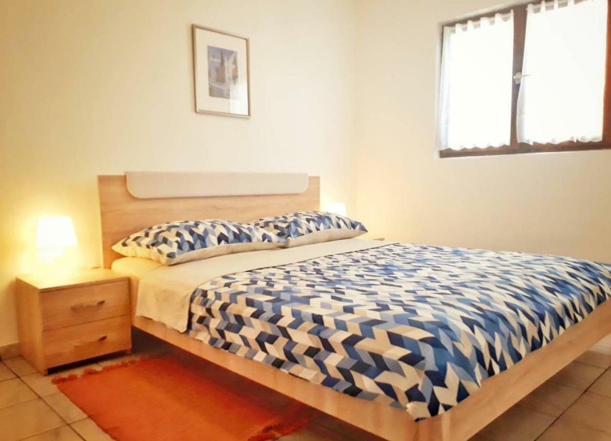 Apartmani Mia Ližnjan Buitenkant foto