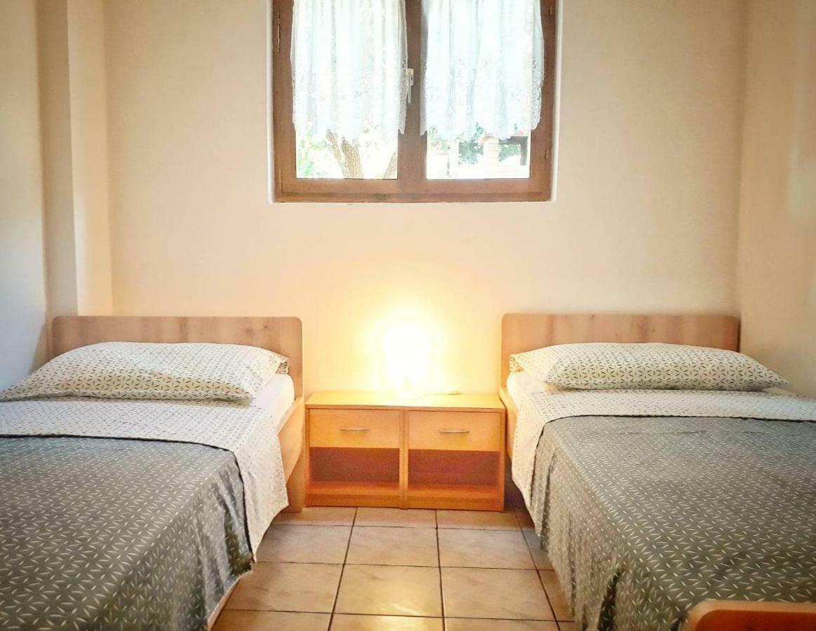 Apartmani Mia Ližnjan Buitenkant foto