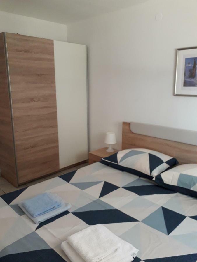 Apartmani Mia Ližnjan Buitenkant foto
