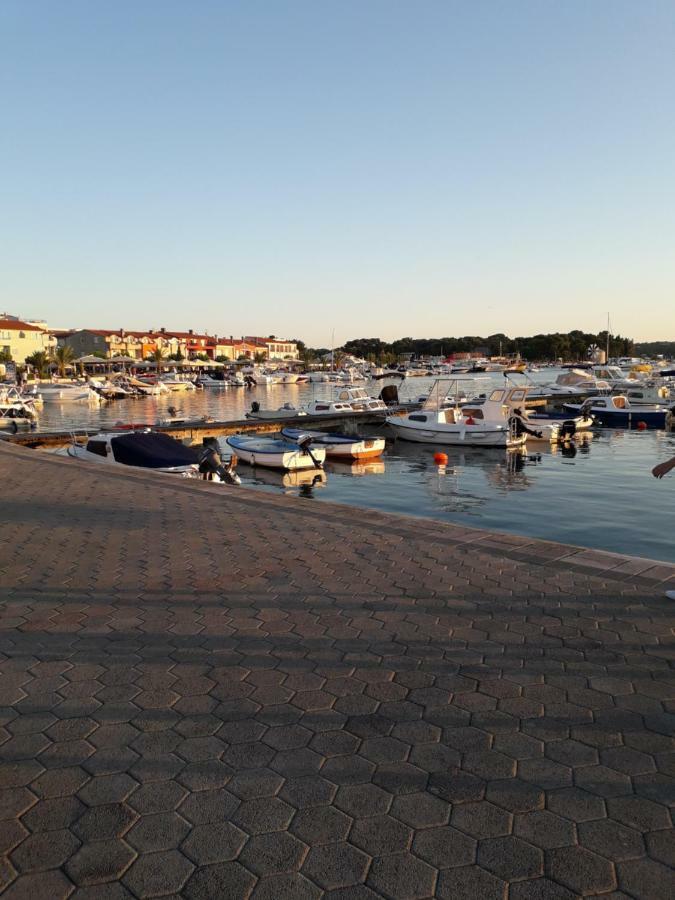 Apartmani Mia Ližnjan Buitenkant foto