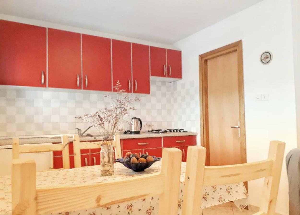 Apartmani Mia Ližnjan Buitenkant foto
