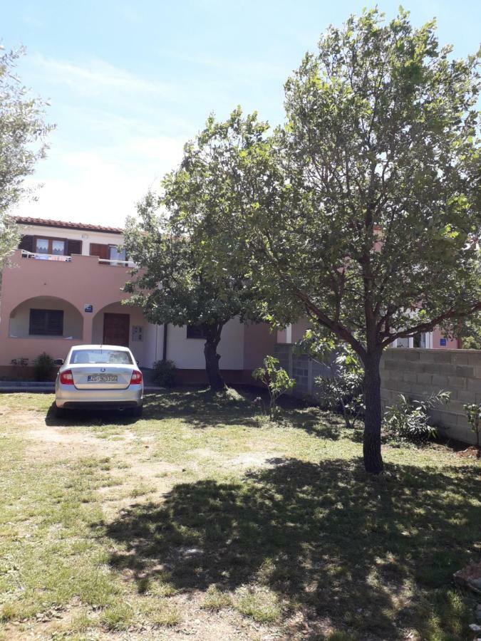 Apartmani Mia Ližnjan Buitenkant foto